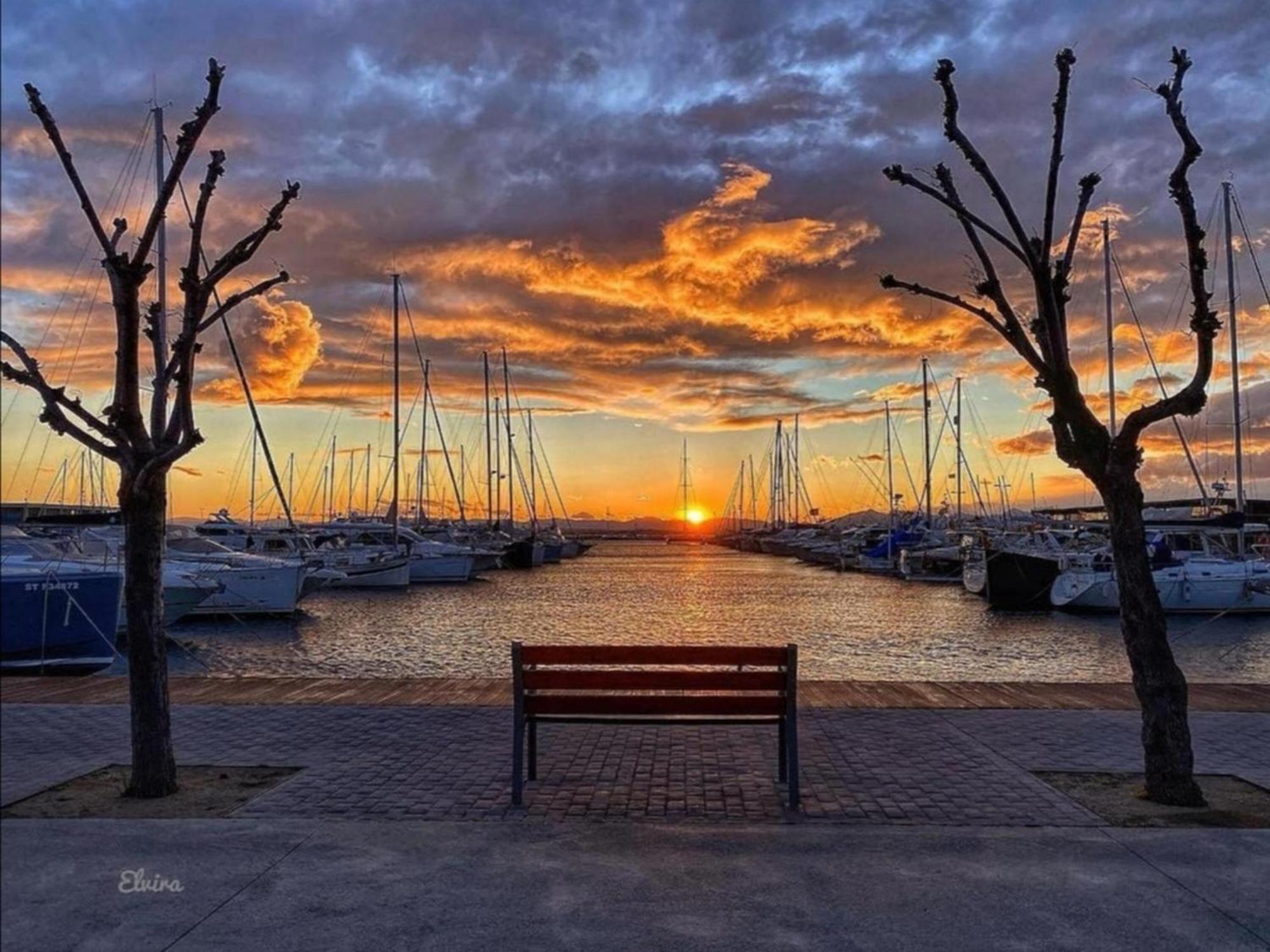 ロザス2166 Rocmar 1 4-C, Excelente Situacion Frente Al Puerto Pesquero Y Con Vista A La Bahia. Gran Terraza. Gran Parking Publico Delante. - Es-258-30アパートメント エクステリア 写真